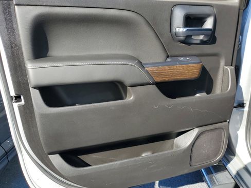 Used 2018 GMC Sierra 2500 Denali w/ Duramax Plus Package image 4