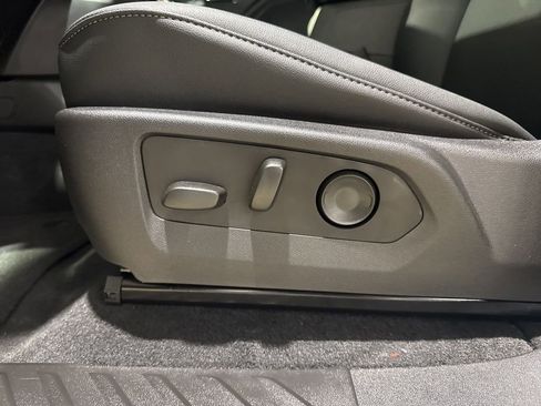 New 2025 Chevrolet Colorado LT w/ LT Convenience Package AWD/4WD image 15