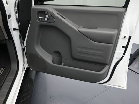 Used 2021 Nissan Frontier SV w/ Midnight Edition Floor Mats image 26