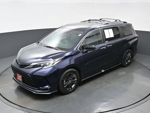 Used 2024 Toyota Sienna XSE w/ XSE Plus Package AWD/4WD image 37