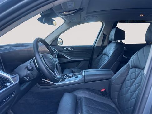 Used 2024 BMW X7 xDrive40i w/ Premium Package image 9