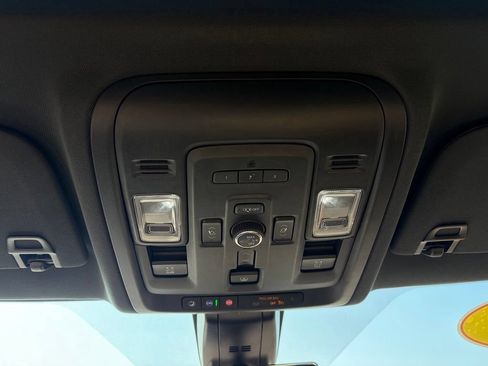 Used 2021 Chevrolet Tahoe Premier AWD/4WD image 24
