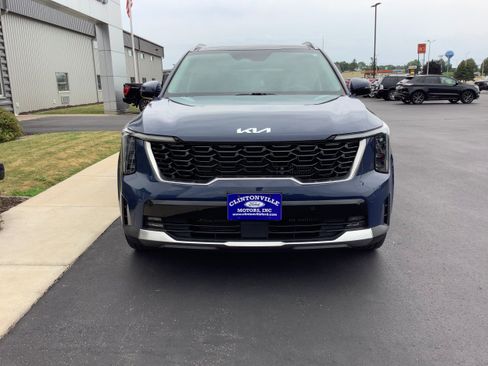 Used 2025 Kia Sorento EX w/ Panoramic Sunroof Package FWD image 3
