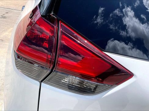 Used 2020 Nissan Rogue S w/ Special Edition Package FWD image 29