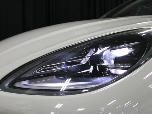 Used 2025 Porsche Macan image 14