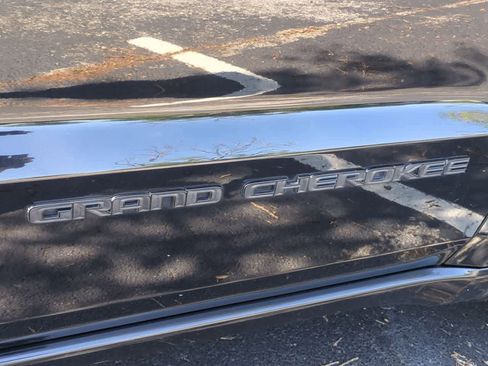 Used 2019 Jeep Grand Cherokee Altitude RWD image 13