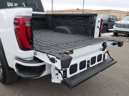 Used 2024 GMC Sierra 2500 Denali w/ Denali Reserve Package image 18