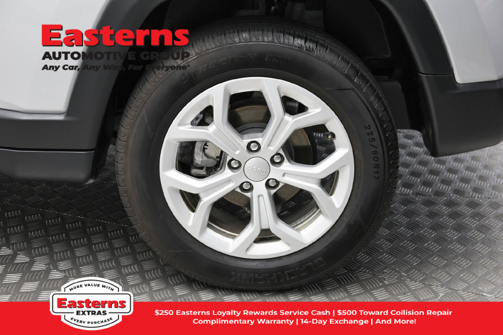 Used 2024 Jeep Compass Latitude AWD/4WD image 9