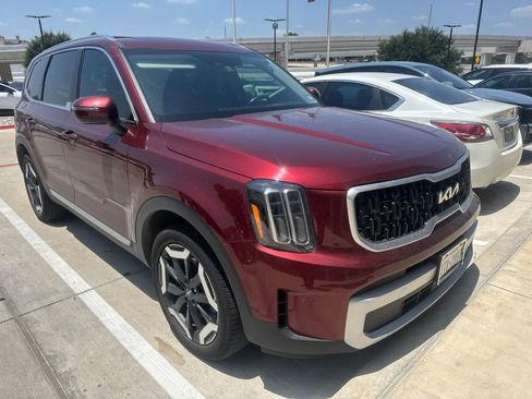 Certified 2024 Kia Telluride EX w/ EX Captain's Chair Package FWD image 2
