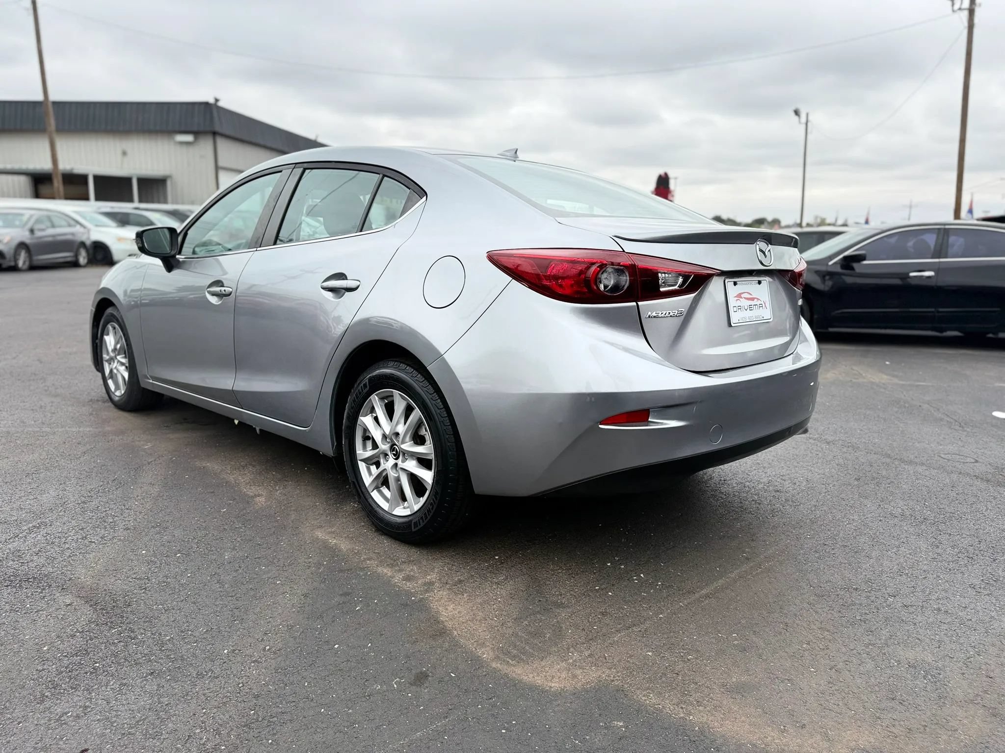 Used 2014 MAZDA MAZDA3 i Touring w/ Technology Package FWD image 5