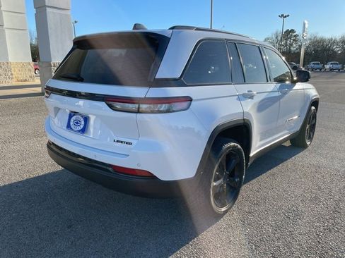 Used 2024 Jeep Grand Cherokee Limited w/ Black Appearance Package image 5