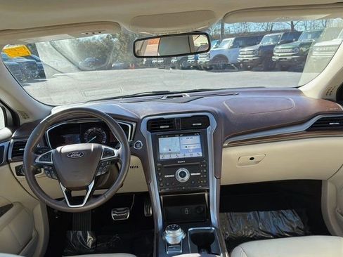 Used 2017 Ford Fusion Platinum image 4