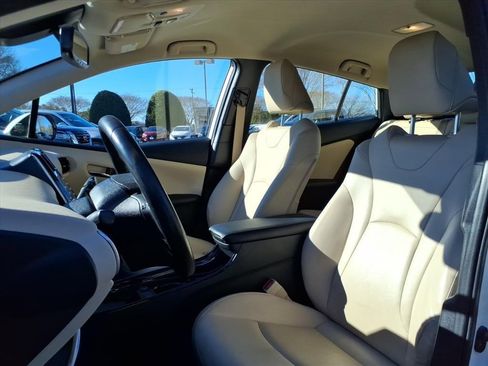 Used 2020 Toyota Prius XLE image 8