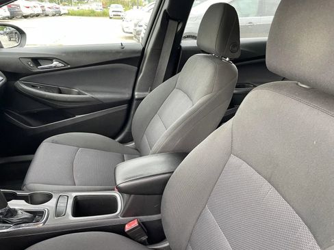 Used 2018 Chevrolet Cruze LT w/ Convenience Package image 12