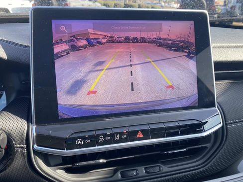 Used 2024 Jeep Compass Latitude w/ Convenience Group image 28