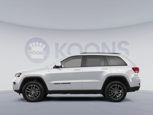 Used 2018 Jeep Grand Cherokee Overland image 2