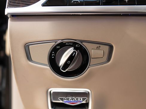 Used 2018 Mercedes-Benz S 560 4MATIC Sedan w/ Premium Package image 40