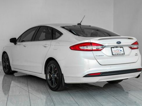 Used 2018 Ford Fusion SE w/ Equipment Group 201A FWD image 7