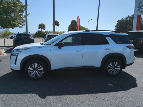 New 2026 Nissan Pathfinder SL FWD image 7