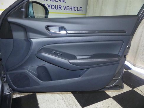 Used 2025 Nissan Altima 2.5 SV image 24