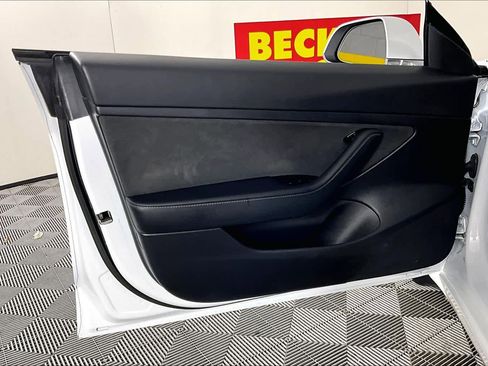Used 2020 Tesla Model 3 Standard Range Plus image 18