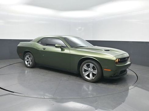 Used 2020 Dodge Challenger SXT RWD image 30