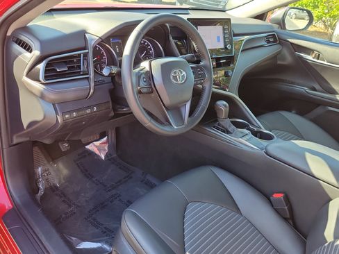 Used 2023 Toyota Camry SE image 19