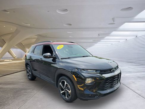 Used 2022 Chevrolet TrailBlazer RS w/ Sun and Liftgate Package FWD image 1