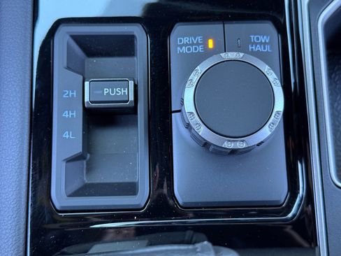 Used 2025 Toyota Tundra Limited image 32