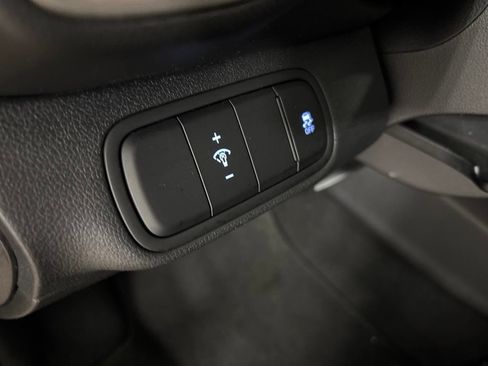 Used 2023 Hyundai Venue SEL w/ Cargo Package FWD image 13