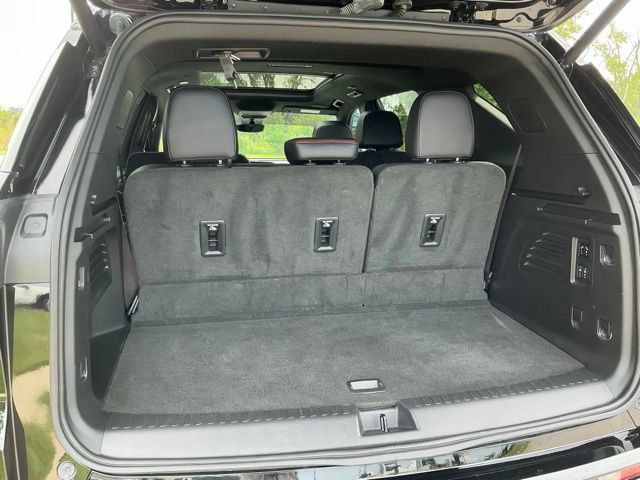 Used 2024 Chevrolet Traverse RS w/ LPO, Floor Liner Package AWD/4WD image 11