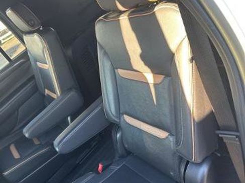Used 2022 GMC Yukon XL AT4 image 22