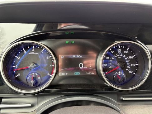 Used 2023 Kia Carnival EX FWD image 22