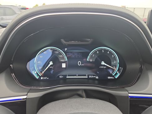 Used 2025 Genesis GV70 2.5T w/ Sport Prestige Package image 11