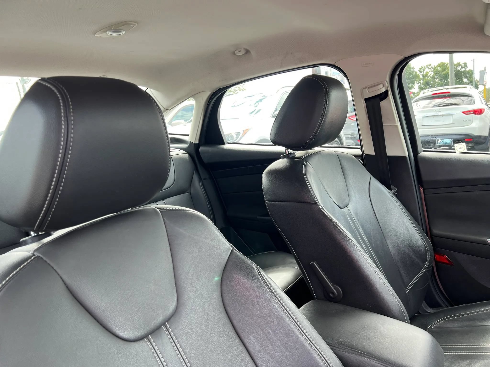 Used 2013 Ford Focus Titanium w/ Titanium Handling Pkg FWD image 17