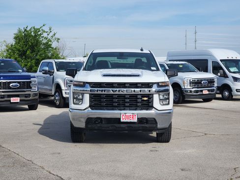 Used 2022 Chevrolet Silverado 2500 LT AWD/4WD image 2