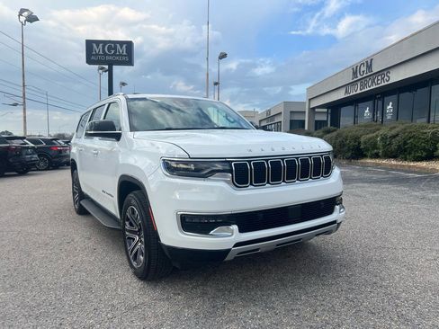 Used 2024 Jeep Wagoneer L Series II image 3