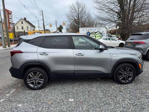 Used 2021 Kia Seltos LX AWD/4WD image 4