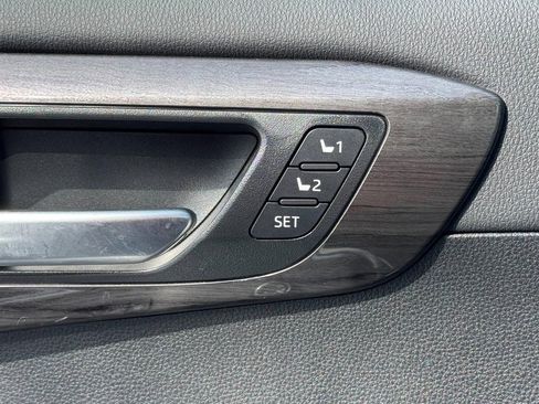 Used 2024 Toyota Highlander Platinum image 19