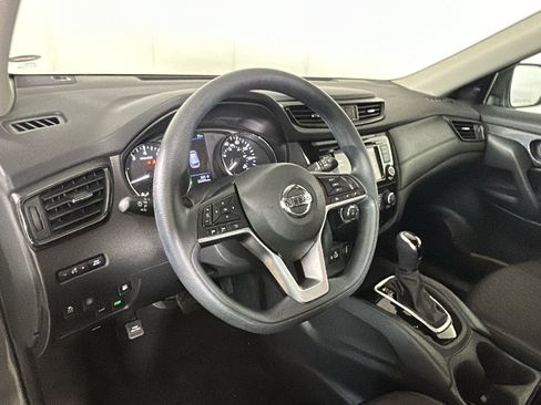 Used 2020 Nissan Rogue S FWD image 16