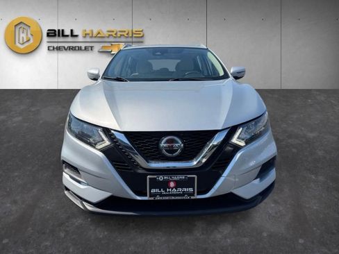 Used 2020 Nissan Rogue Sport SV image 2