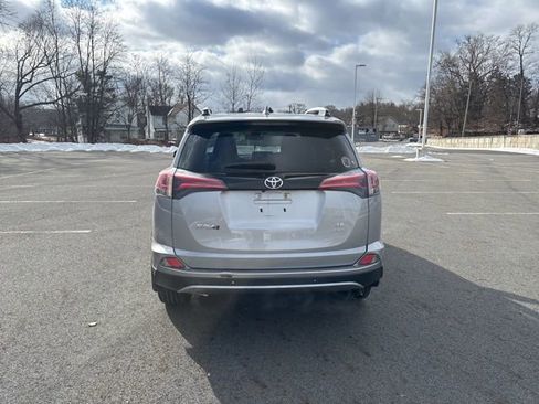 Used 2017 Toyota RAV4 SE image 4