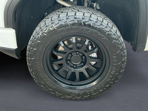 Used 2022 GMC Sierra 1500 AT4 w/ AT4 Premium Package AWD/4WD image 9