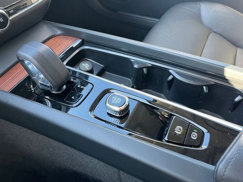 Used 2025 Volvo V60 B5 Cross Country Plus image 41