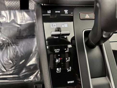 Certified 2026 Porsche Macan S AWD/4WD image 31