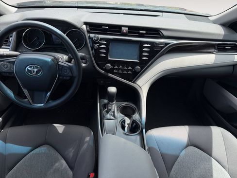 Used 2018 Toyota Camry LE w/ Convenience Package FWD image 11