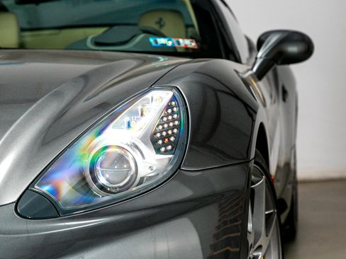 Used 2011 Ferrari California image 17