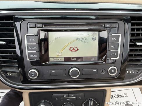 Used 2014 Volkswagen Beetle TDI image 25