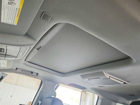 Used 2019 GMC Yukon XL SLT w/ Open Road Package image 21
