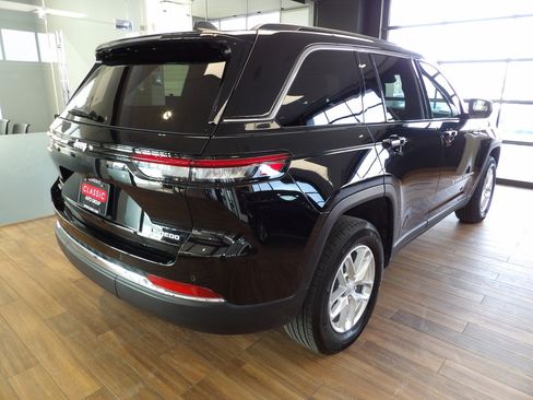 Used 2025 Jeep Grand Cherokee Laredo X w/ Luxury Tech Group I image 6